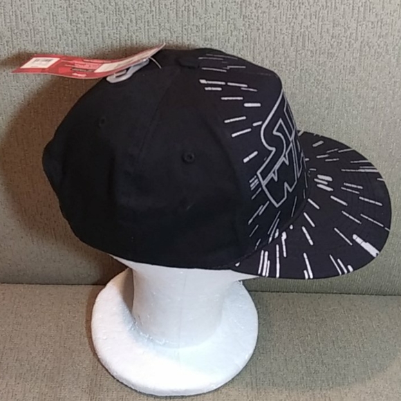 ⭐Star Wars Disney cap⭐ - Picture 5 of 8